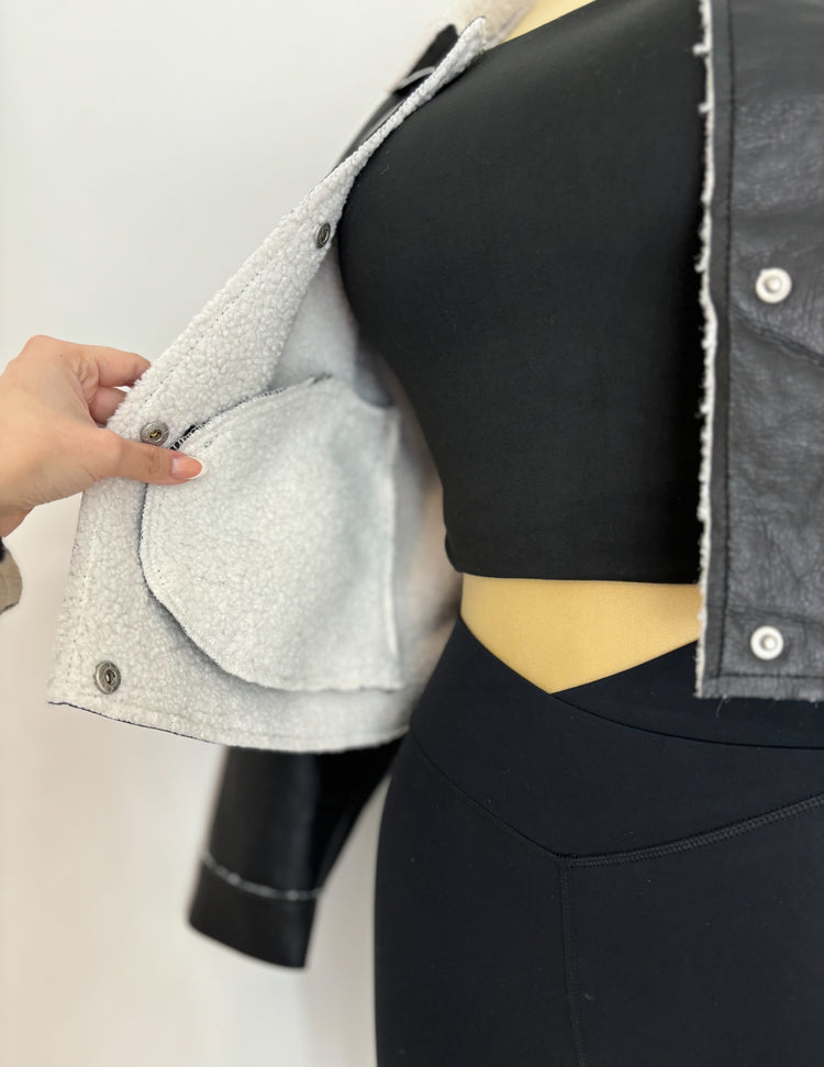 Chic Faux Leather Jacket In Black