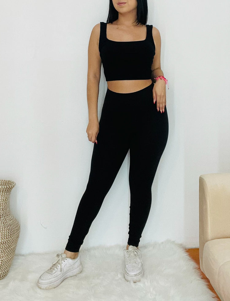 Must Have Leggings In Color Black