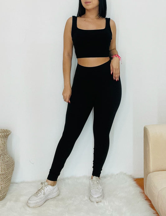 Must Have Leggings In Color Black